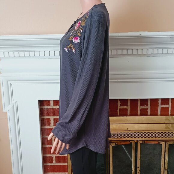 Bloomchic Waffle Knit Top 14-16 Gray Embroidered Floral Split Neck Long Sleeved - Picture 4 of 8